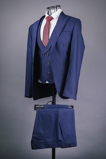 Мужской костюм тройка темно-синий в рабицу